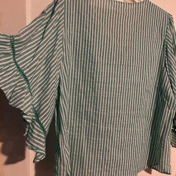 Cute lightweight summer top. Seersucker fluted sleeve top with tie at neckline. - Picture 2 of 5